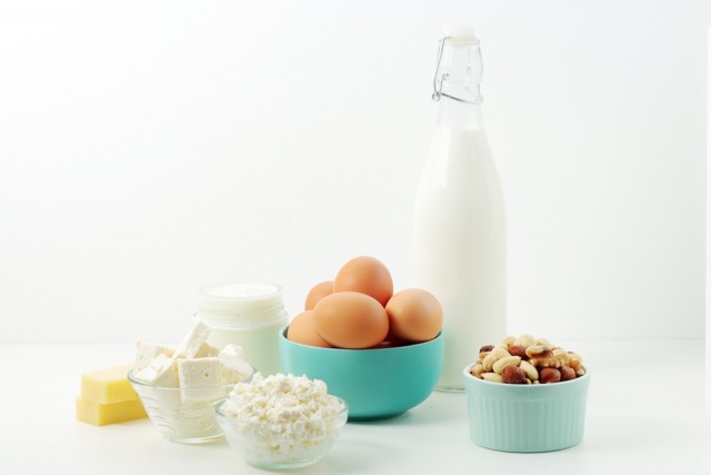 Kebutuhan Protein Harian Berdasarkan Usia dan 12 Sumbernya